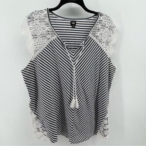 Lee women's blue and white striped V-neck top lace trim size 2X